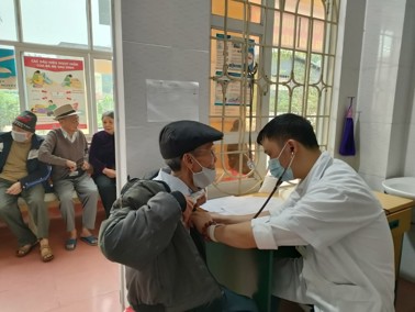 Hình ảnh chi tiết tin tức Trung tâm Y tế thành phố Yên Bái tổ chức Chương trình khám sức khỏe, cấp thuốc miễn phí cho người cao tuổi phường Nguyễn Thái Học. Hình ảnh tin tức Trung tâm Y tế thành phố Yên Bái tổ chức Chương trình khám sức khỏe, cấp thuốc miễn phí cho người cao tuổi phường Nguyễn Thái Học.