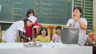 Hình ảnh chi tiết tin tức Triển khai tiêm bổ sung vắc xin uốn ván-bạch hầu giảm liều (Td) trong tiêm chủng mở rộng tại Trung tâm Y tế thành phố Yên Bái Hình ảnh tin tức Triển khai tiêm bổ sung vắc xin uốn ván-bạch hầu giảm liều (Td) trong tiêm chủng mở rộng tại Trung tâm Y tế thành phố Yên Bái
