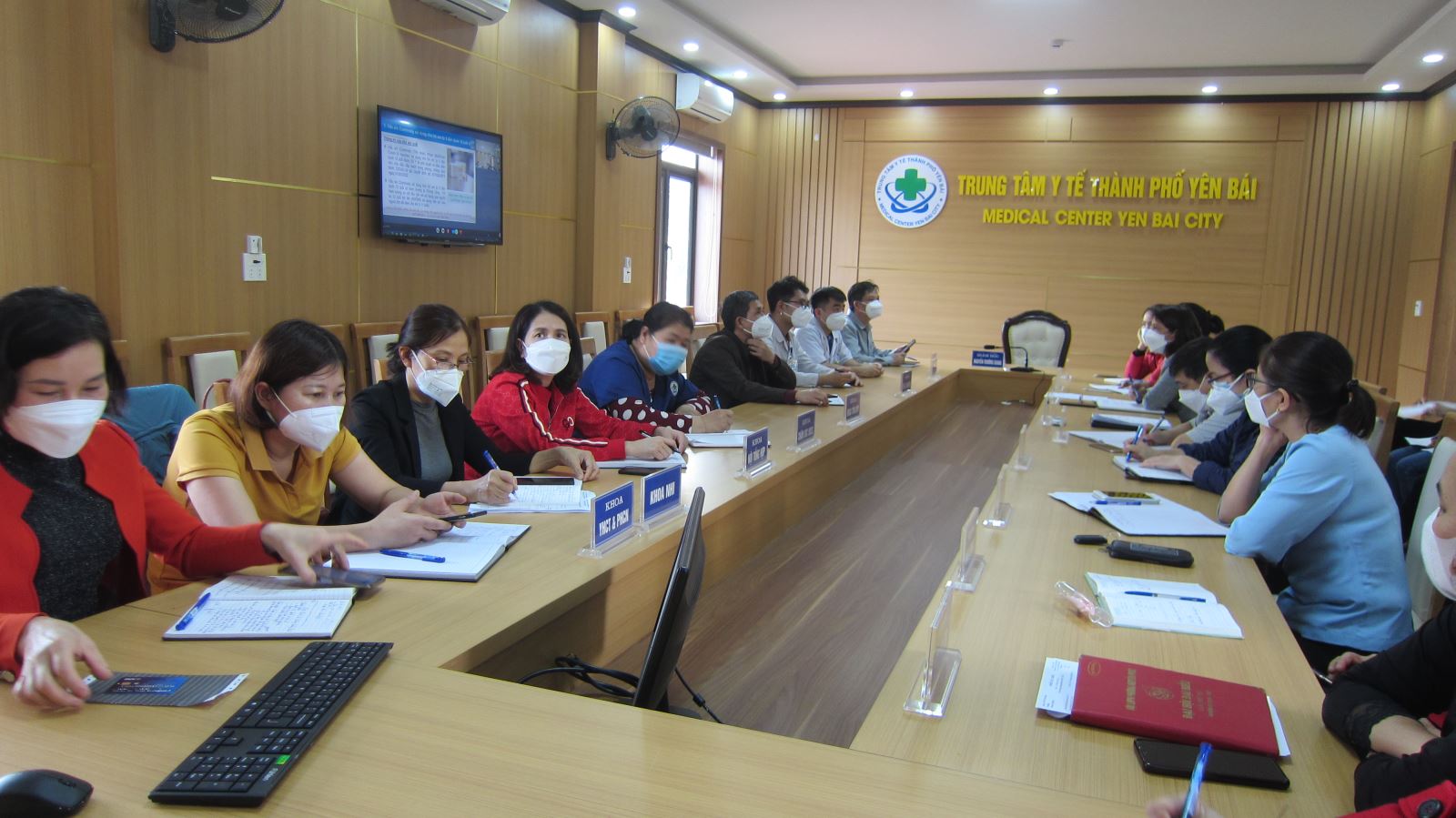 Hình ảnh tin tức Trung tâm Y tế thành phố Yên Bái tham dự  tập huấn trực tuyến về tiêm chủng vắc xin phòng COVID-19 cho trẻ em từ 5 đến dưới 12 tuổi