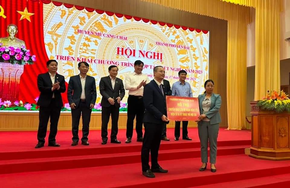 Hình ảnh tin tức Trung tâm Y tế thành phố chuyển giao và chia sẻ cùng với Trung tâm Y tế huyện Mù Cang Chải Bản đồ điện tử nhân viên Y tế và phương pháp phẫu thuật nội soi ổ bụng