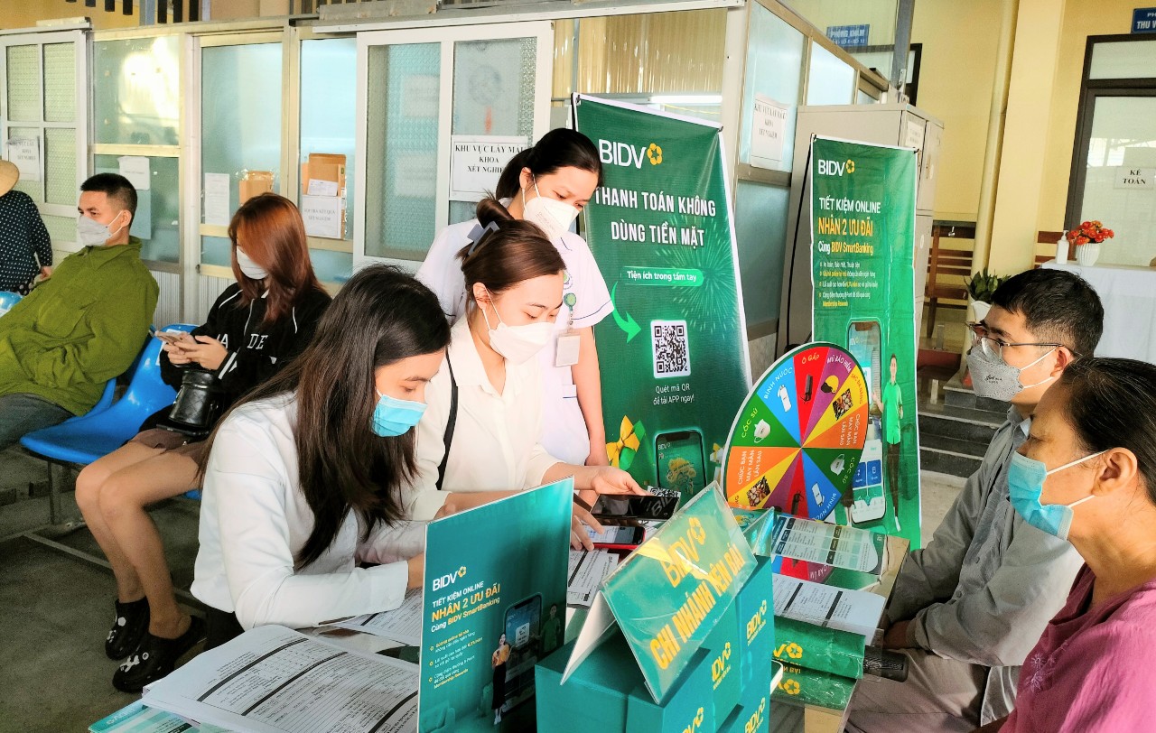 Hình ảnh tin tức Thanh toán không dùng tiền mặt trong khám chữa bệnh.