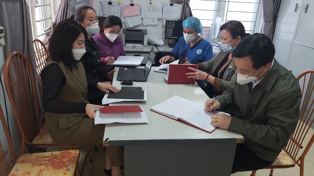 Kiểm tra công tác phòng, chống dịch Covid - 19 tại Trạm Y tế xã, phường.