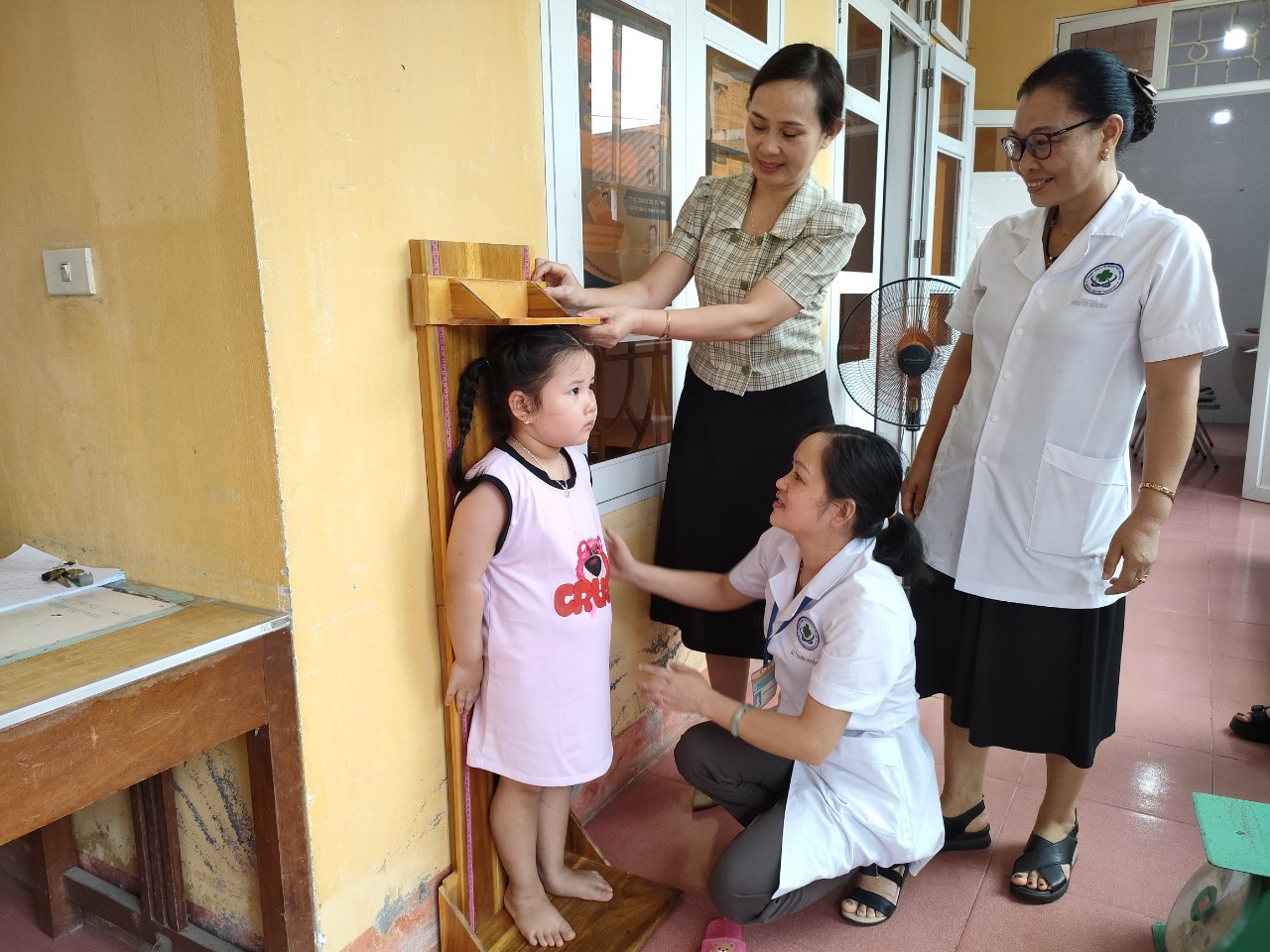 Hình ảnh tin tức Bệnh viện Sản - Nhi tỉnh Yên Bái Giám sát hỗ trợ triển khai thực hiện Chiến dịch cân trẻ tại Trạm Y tế phường Nguyễn Thái Học  