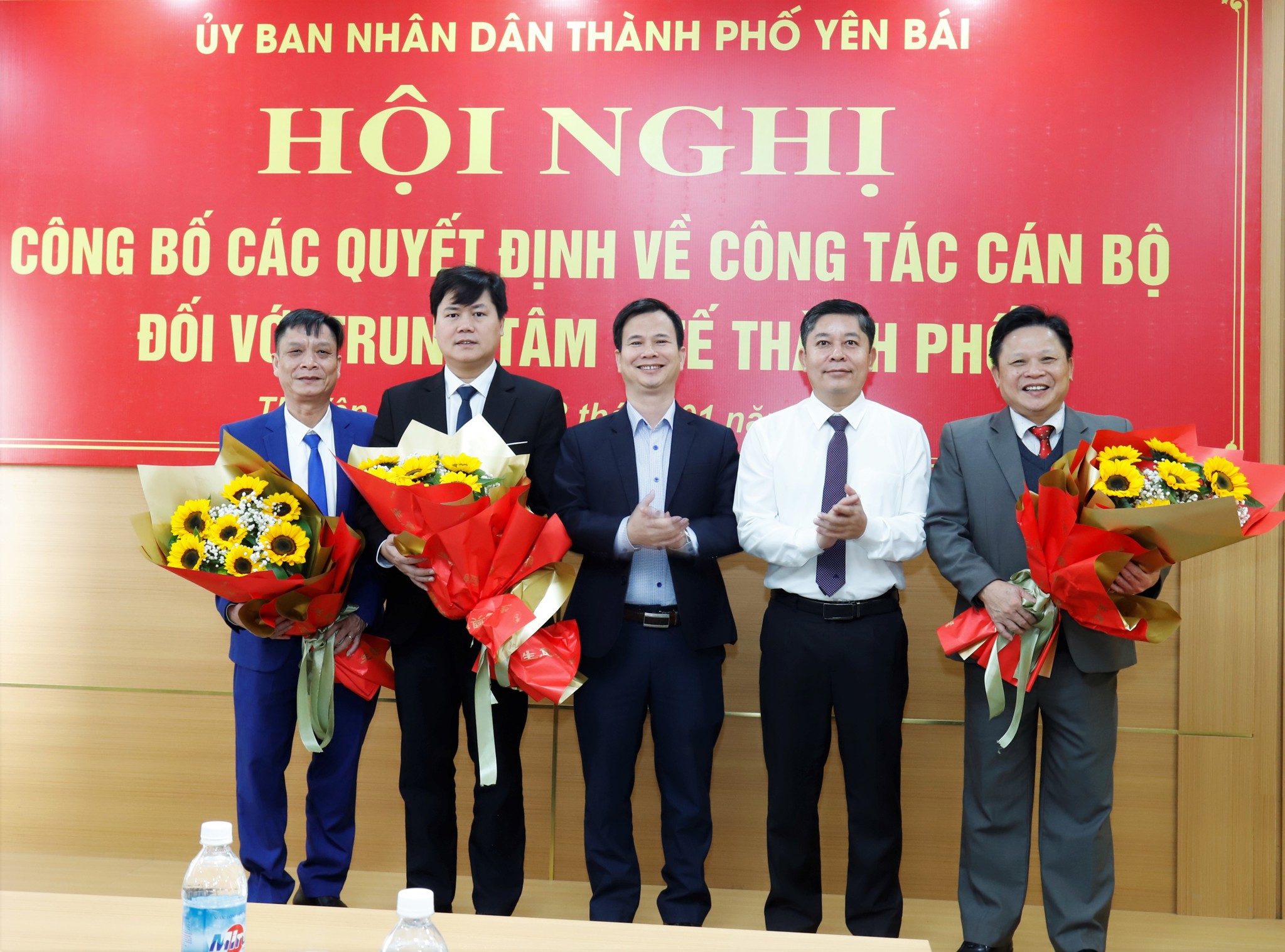 Hình ảnh tin tức Thành phố Yên Bái công bố các Quyết định về công tác cán bộ đối với Trung tâm Y tế thành phố