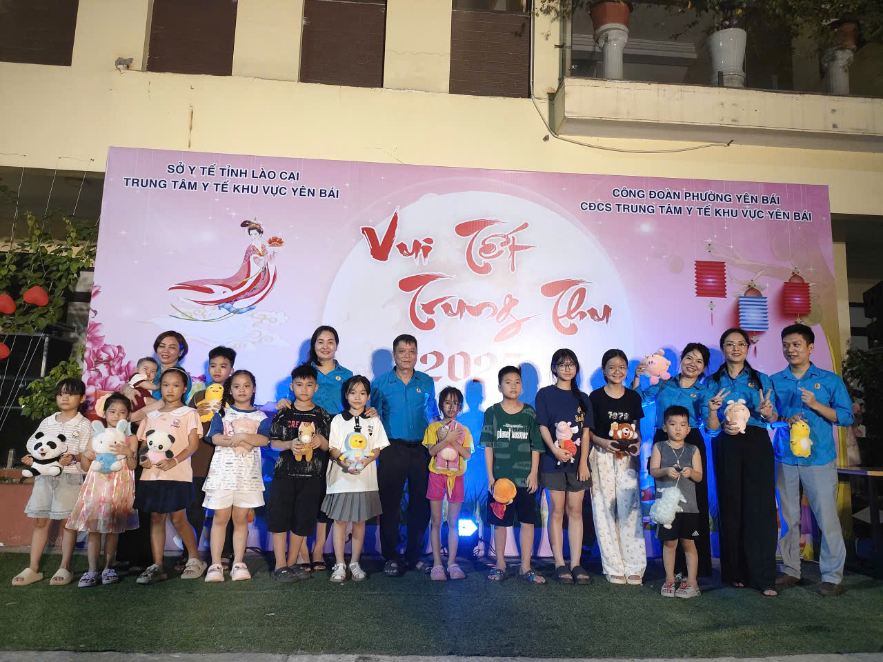 Hình ảnh tin tức Trung tâm Y tế khu vực Yên Bái đã tổ chức chương trình “Vui Tết Trung thu 2025”