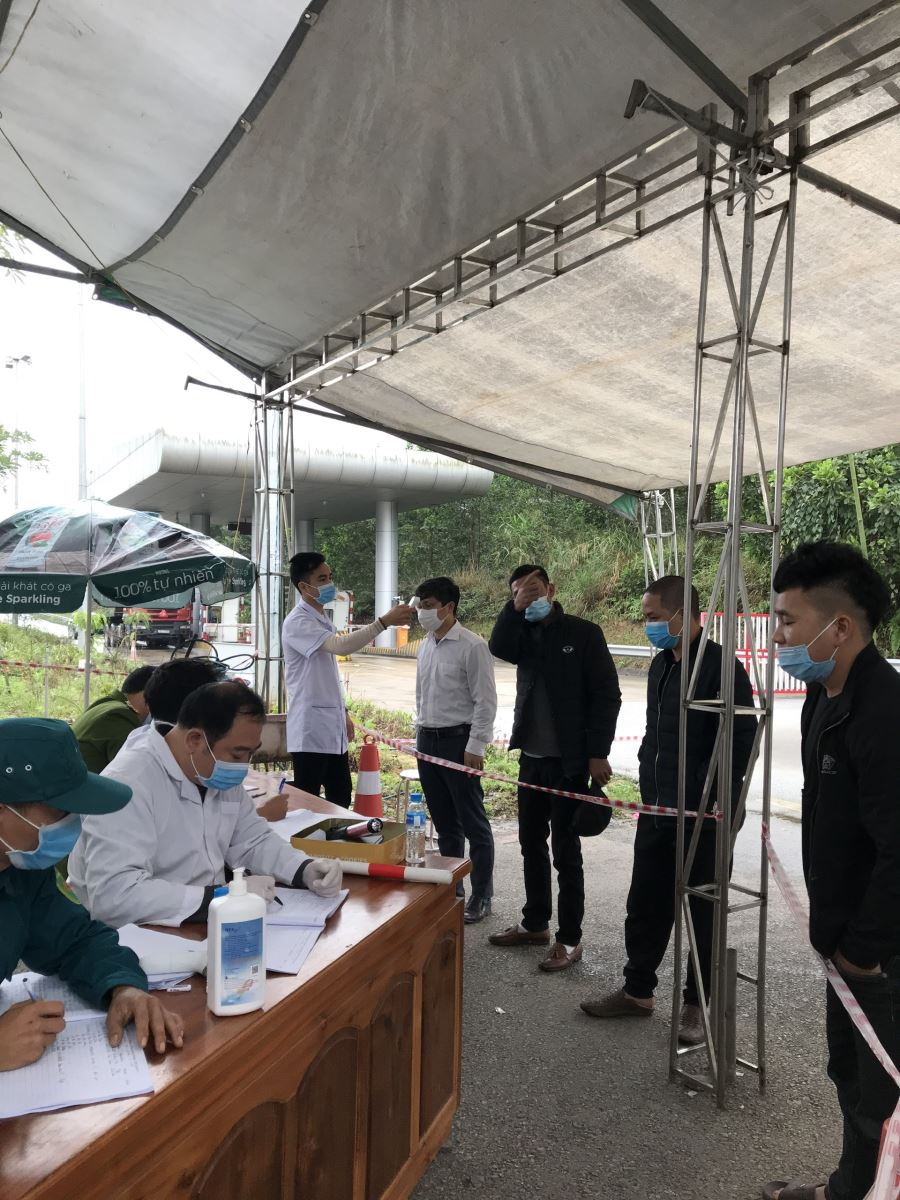 Hình ảnh tin tức Thăm, tặng quà và chúc tết lực lượng làm nhiệm vụ tại chốt kiểm dịch y tế liên nghành phòng chống dịch bệnh Covid-19