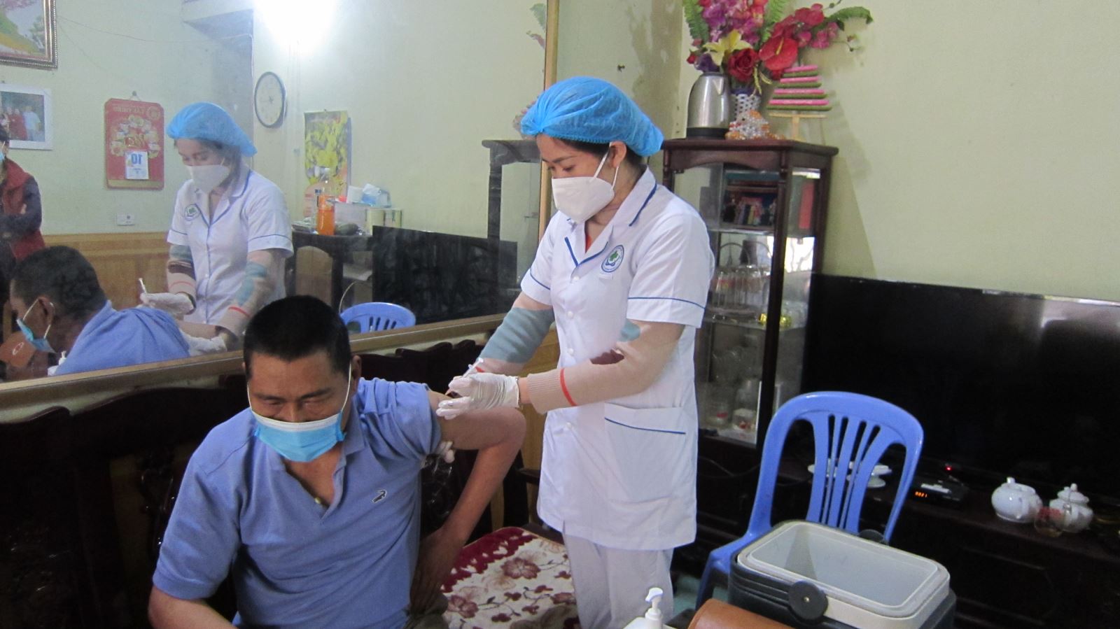 Hình ảnh tin tức Thành phố  Yên Bái tổ chức tiêm Vắc – xin phòng Covid -19 tại nhà.